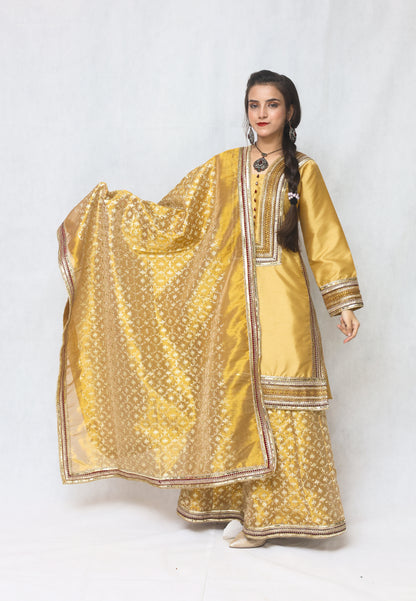 GOLDEN LEHNGHA